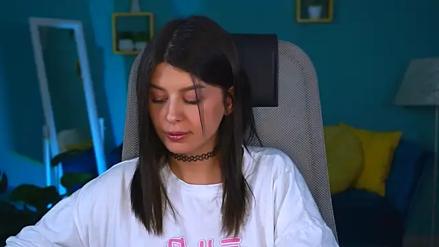 Snapshot of NicoleMun chatting on 02.04.25 NicoleMun online show from 02.04.25