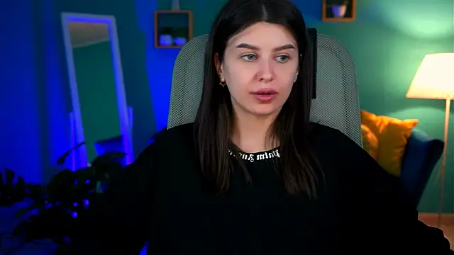 Snapshot of NicoleMun chatting on 02.19.25 NicoleMun online show from 02.19.25