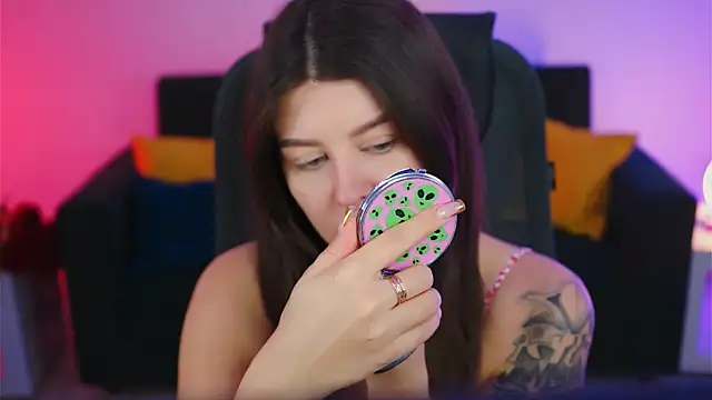 Snapshot of NicoleMun chatting on 02.22.25 NicoleMun online show from 02.22.25