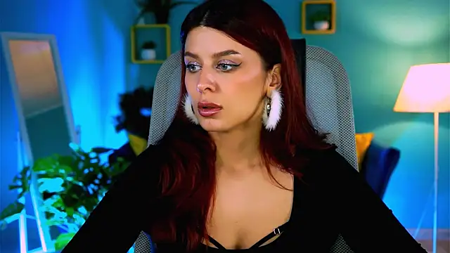 Snapshot of NicoleMun chatting on 12.17.25 NicoleMun online show from 12.17.25