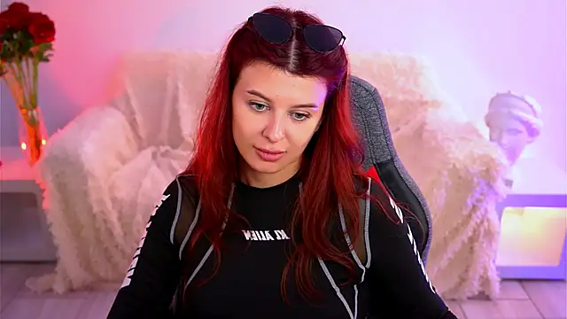 NicoleMun online show from 04.15.26