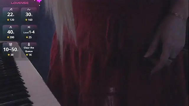 Snapshot of mila_von_tease chatting on 11.10.25 mila von tease online show from 11.10.25