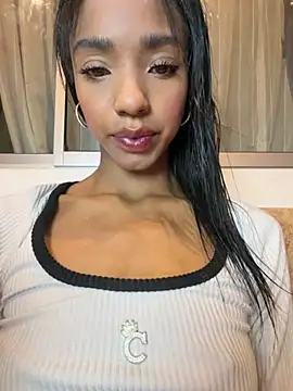 Snapshot of xenia_golden chatting on 04.15.26 xenia golden online show from 04.15.26