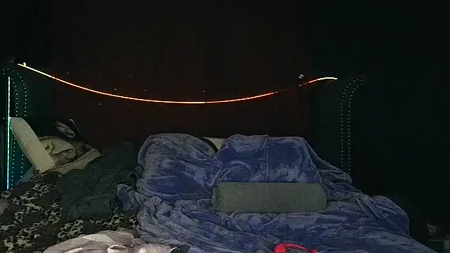 Snapshot of msyvette1970@xh chatting on 11.17.25 msyvette1970xh online show from 11.17.25