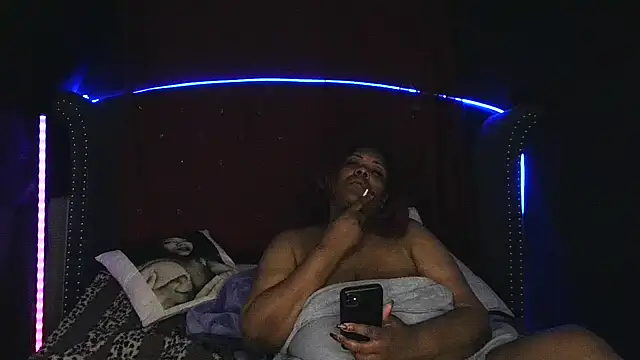 Snapshot of msyvette1970@xh chatting on 11.21.25 msyvette1970xh online show from 11.21.25