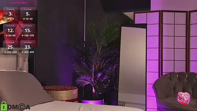 Snapshot of OliviaHawn chatting on 02.09.25 OliviaHawn online show from 02.09.25