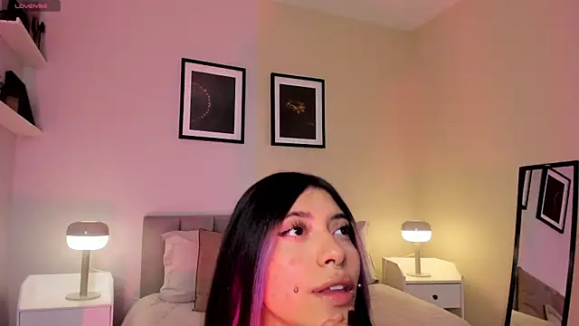 Snapshot of Violetta_Nur chatting on 06.02.26 Violetta Nur online show from 06.02.26