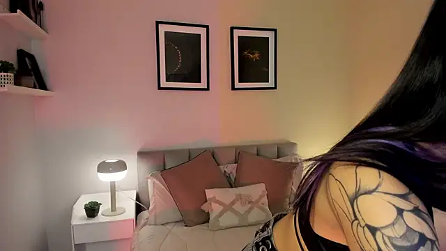 Snapshot of Violetta_Nur chatting on 06.15.26 Violetta Nur online show from 06.15.26