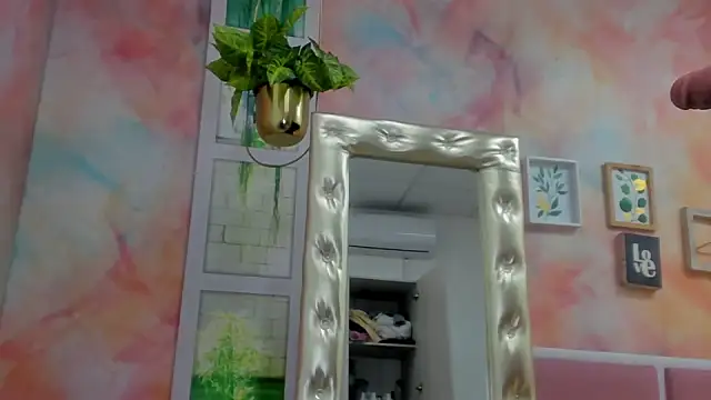 Snapshot of Idiris_big chatting on 01.26.25 Idiris big online show from 01.26.25