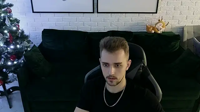 Snapshot of Larstar01 chatting on 12.08.24 Larstar01 online show from 12.08.24