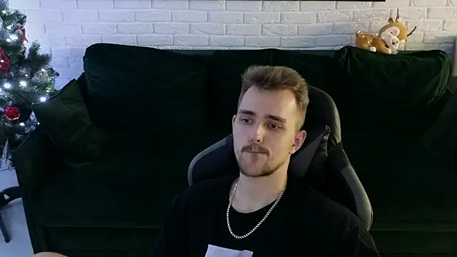 Snapshot of Larstar01 chatting on 12.11.24 Larstar01 online show from 12.11.24