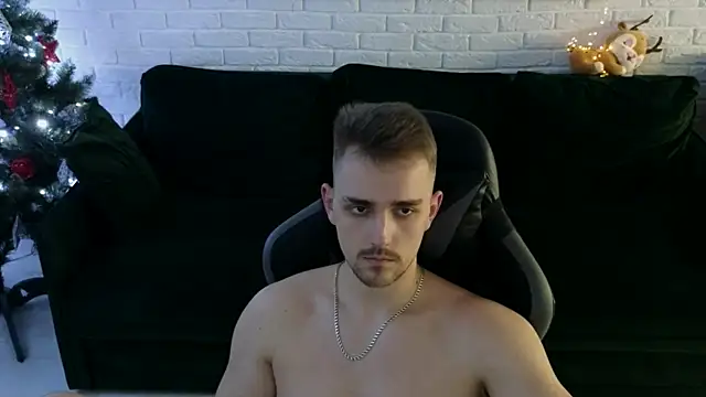 Snapshot of Larstar01 chatting on 12.18.24 Larstar01 online show from 12.18.24