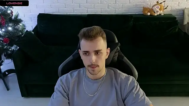 Snapshot of Larstar01 chatting on 12.31.24 Larstar01 online show from 12.31.24