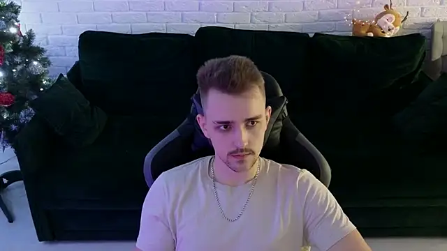 Snapshot of Larstar01 chatting on 01.07.25 Larstar01 online show from 01.07.25