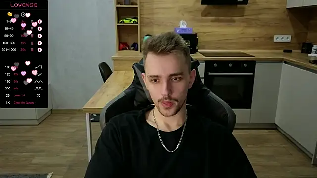 Snapshot of Larstar01 chatting on 01.13.25 Larstar01 online show from 01.13.25