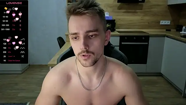 Snapshot of Larstar01 chatting on 01.13.25 Larstar01 online show from 01.13.25