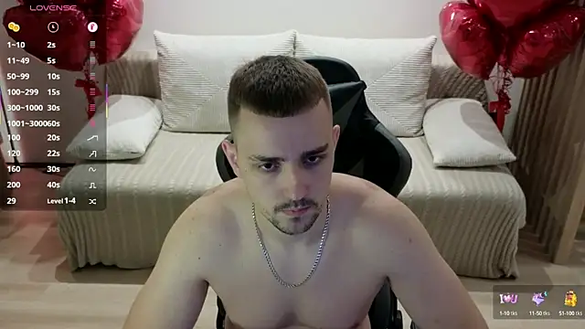 Snapshot of Larstar01 chatting on 10.08.25 Larstar01 online show from 10.08.25