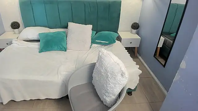 Snapshot of tiffani__love chatting on 02.13.25 tiffani love online show from 02.13.25