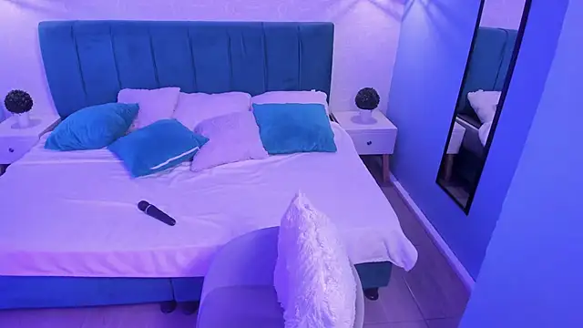 Snapshot of tiffani__love chatting on 02.13.25 tiffani love online show from 02.13.25