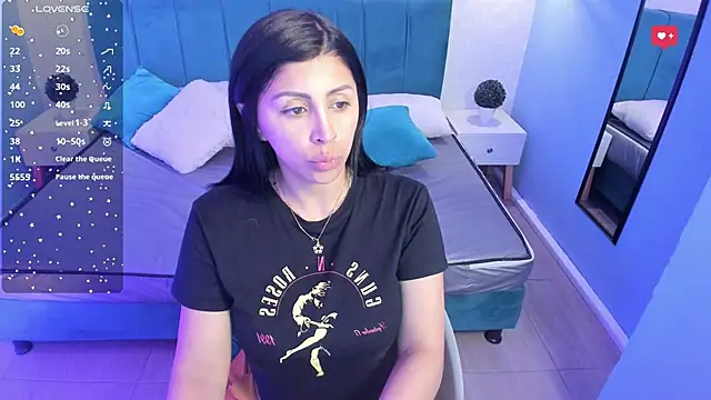 Snapshot of tiffani__love chatting on 02.14.25 tiffani love online show from 02.14.25