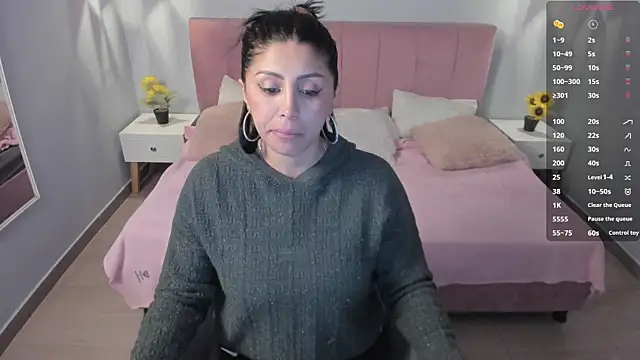 Snapshot of tiffani__love chatting on 03.13.25 tiffani love online show from 03.13.25