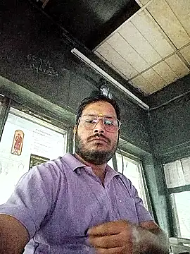 Snapshot of DeepakXxxR86 chatting on 12.16.25 DeepakXxxR86 online show from 12.16.25