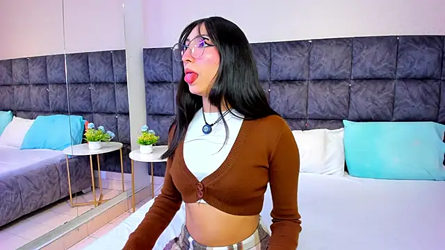 MarianaBranzz online show from 11.15.25