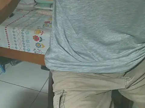 Snapshot of triangle0623 chatting on 10.27.25 triangle0623 online show from 10.27.25