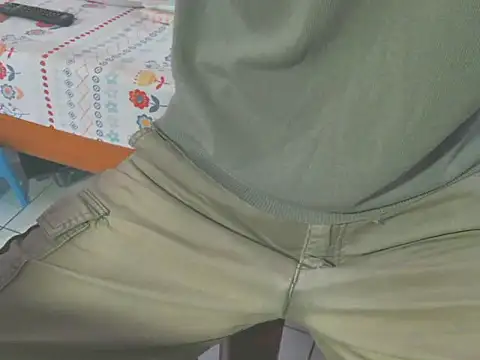 Snapshot of triangle0623 chatting on 11.06.25 triangle0623 online show from 11.06.25