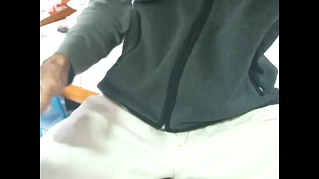 Snapshot of triangle0623 chatting on 12.14.25 triangle0623 online show from 12.14.25