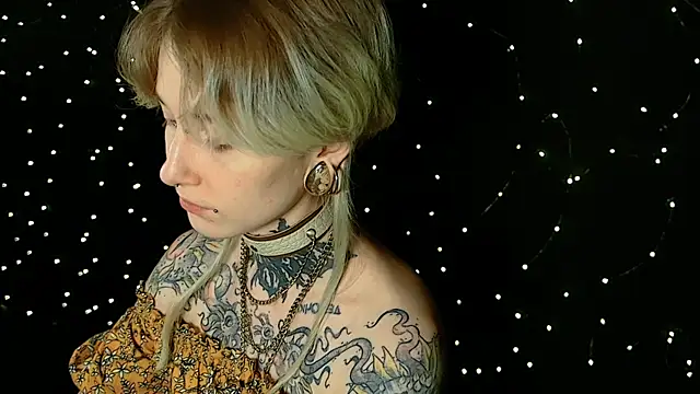 Snapshot of Littlespacemouse chatting on 12.19.24 Littlespacemouse online show from 12.19.24