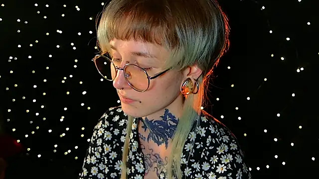 Snapshot of Littlespacemouse chatting on 12.21.24 Littlespacemouse online show from 12.21.24