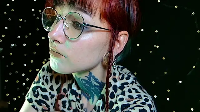 Snapshot of Littlespacemouse chatting on 12.24.24 Littlespacemouse online show from 12.24.24