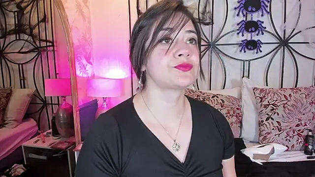 nahomi sweett online show from 10.21.25