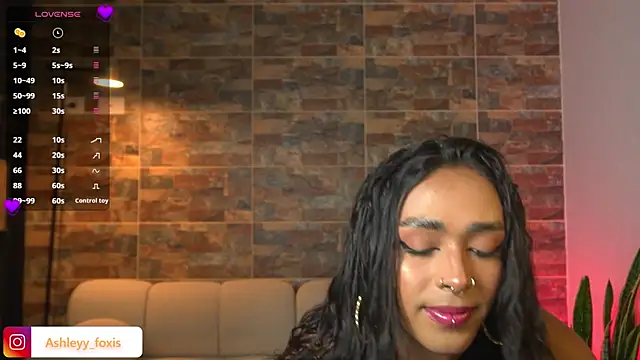 Snapshot of Ashleey_Fox chatting on 12.17.25 Ashleey Fox online show from 12.17.25