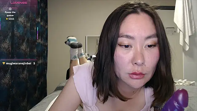 Snapshot of Maya_Kumashiro chatting on 11.28.25 Maya Kumashiro online show from 11.28.25