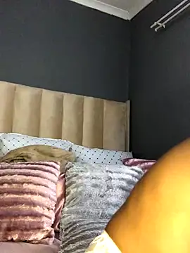 Nicole Liam  online show from 10.19.25