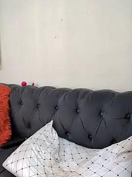 Nicole Liam  online show from 12.15.25