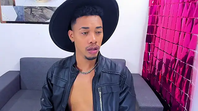 Snapshot of Hottwinkguys chatting on 01.12.25 Hottwinkguys online show from 01.12.25