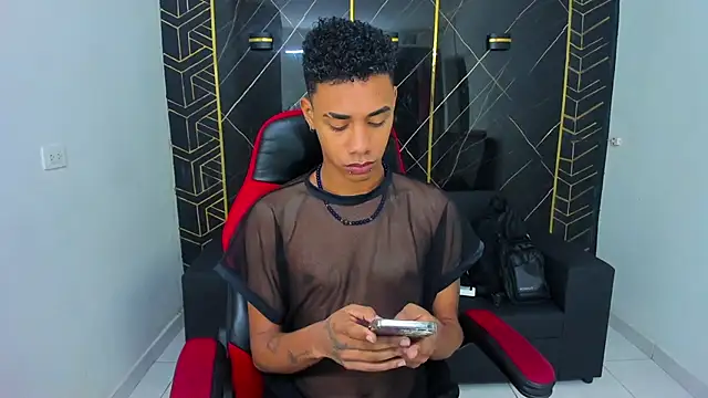 Snapshot of Hottwinkguys chatting on 02.02.25 Hottwinkguys online show from 02.02.25