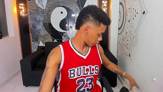 Snapshot of Hottwinkguys chatting on 02.05.25 Hottwinkguys online show from 02.05.25