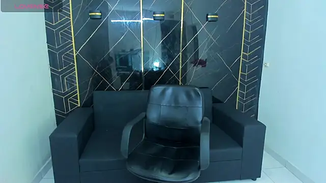 Snapshot of Hottwinkguys chatting on 02.21.25 Hottwinkguys online show from 02.21.25