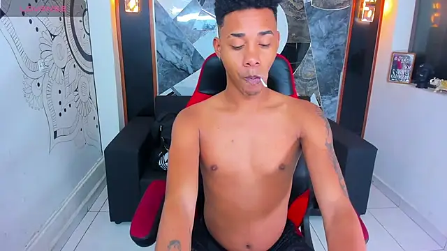 Snapshot of Hottwinkguys chatting on 03.05.25 Hottwinkguys online show from 03.05.25