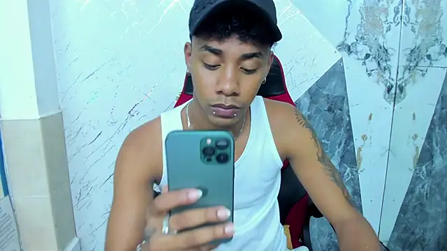 Snapshot of Hottwinkguys chatting on 11.13.25 Hottwinkguys online show from 11.13.25