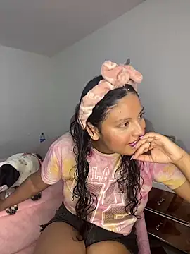 Snapshot of tati__22 chatting on 11.28.25 tati 22 online show from 11.28.25