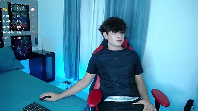 Snapshot of andyboy- chatting on 01.08.25 andyboy- online show from 01.08.25