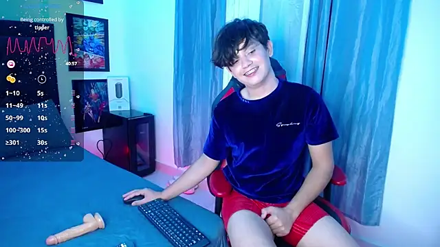 Snapshot of andyboy- chatting on 01.19.25 andyboy- online show from 01.19.25