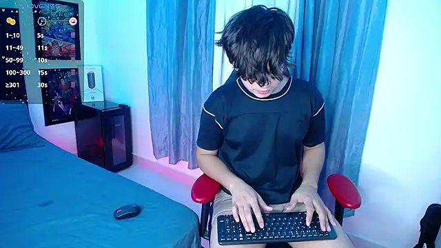 Snapshot of andyboy- chatting on 01.22.25 andyboy- online show from 01.22.25