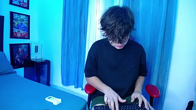 Snapshot of andyboy- chatting on 02.10.25 andyboy- online show from 02.10.25