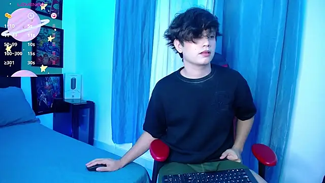 Snapshot of andyboy- chatting on 02.11.25 andyboy- online show from 02.11.25
